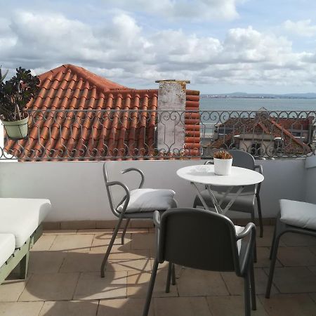 Little River View Triplex In Alfama Лиссабон Экстерьер фото