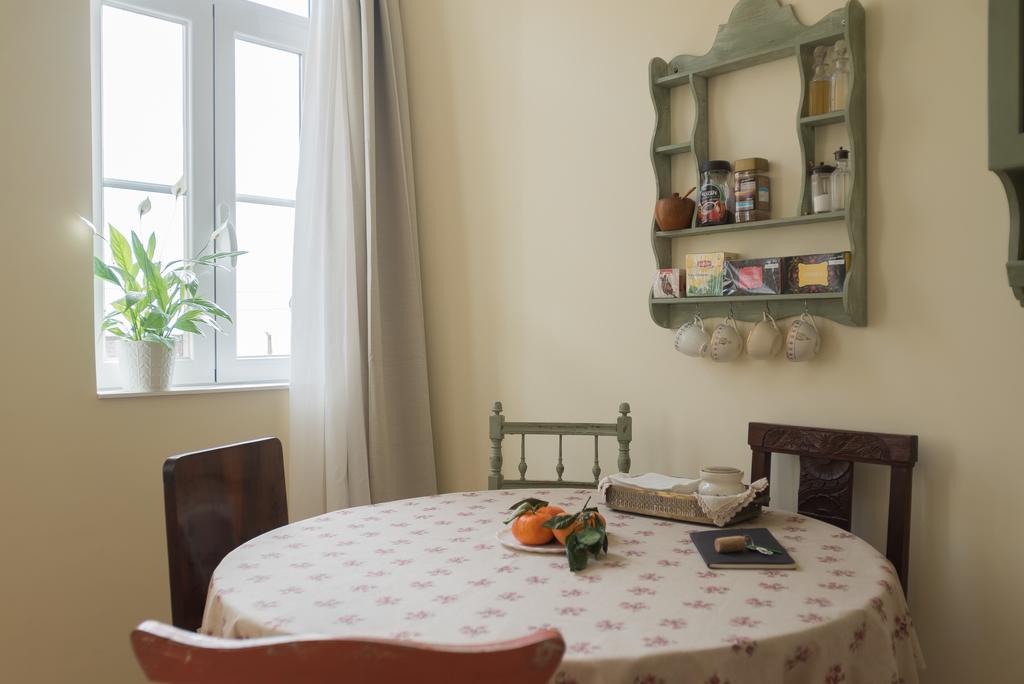 Little River View Triplex In Alfama Лиссабон Экстерьер фото