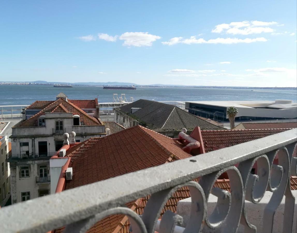Little River View Triplex In Alfama Лиссабон Экстерьер фото