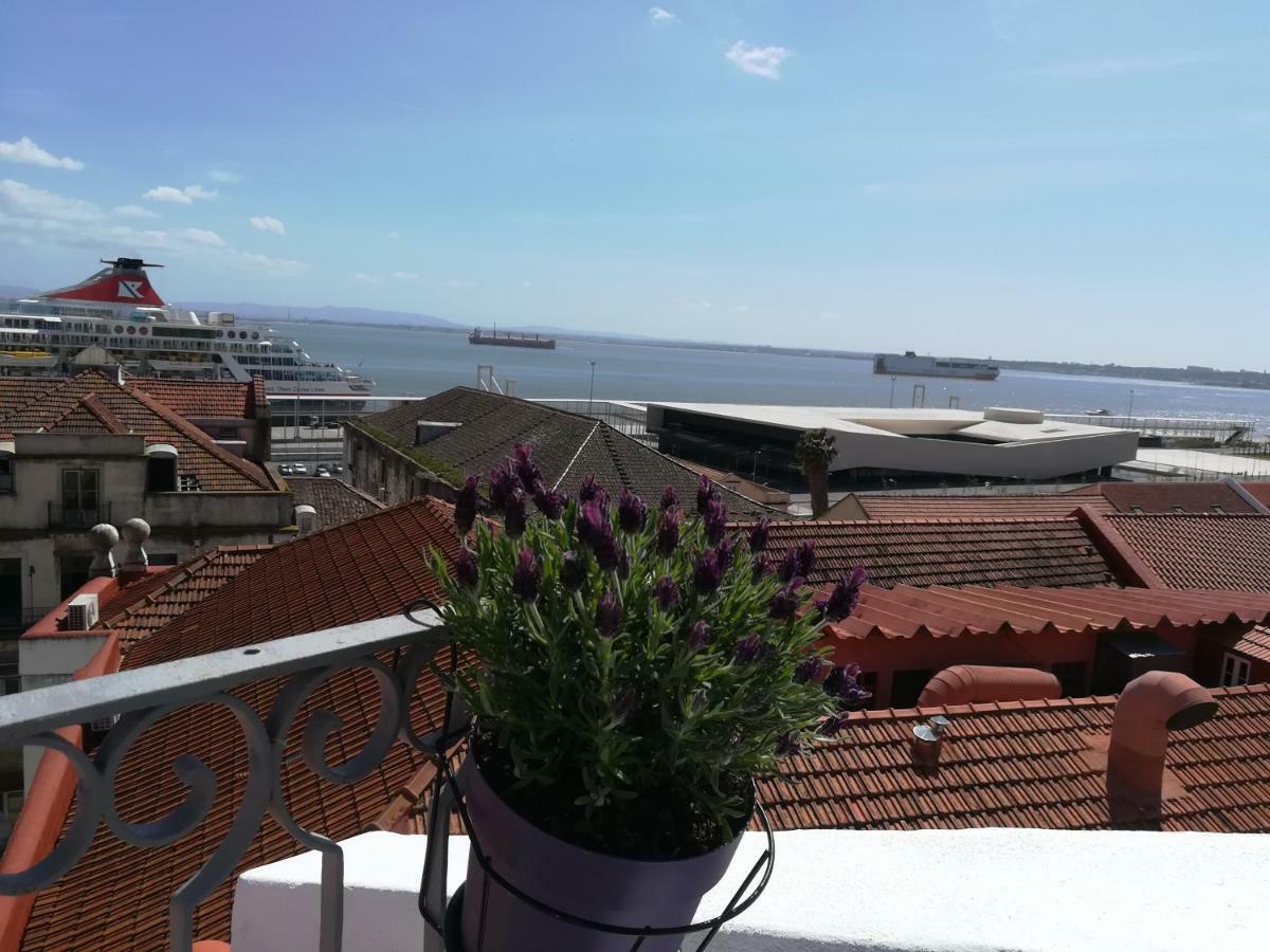 Little River View Triplex In Alfama Лиссабон Экстерьер фото